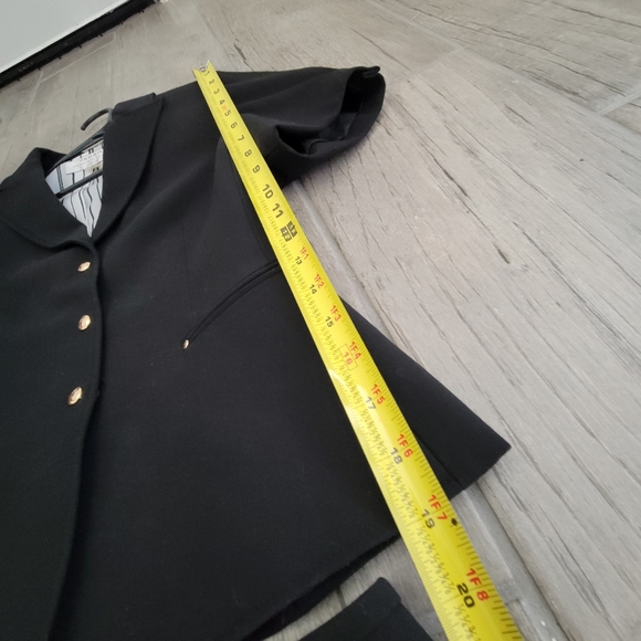 TAHARI VINTAGE 2 PIECE WORK WEAR SUIT BLACK BLAZER SKIRT RUFFLE GOLD SIZE 4P - Picture 8 of 12